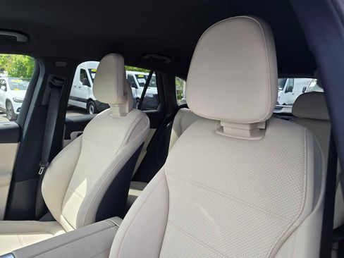 Used 2026 Mercedes-Benz GLC 300 image 23