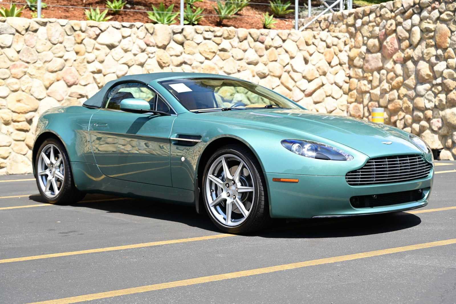 Used 2008 Aston Martin V8 Vantage Roadster RWD image 11