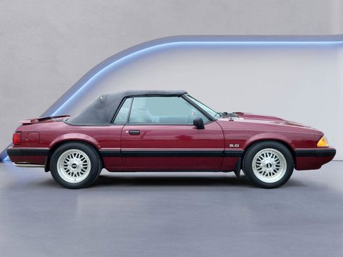 Used 1988 Ford Mustang LX RWD image 2