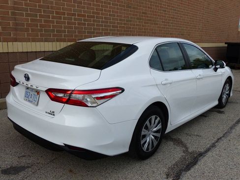 Used 2018 Toyota Camry LE FWD image 9