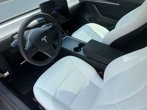 Used 2023 Tesla Model 3 Standard Range RWD image 2