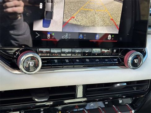 Used 2024 GMC Canyon AT4X image 11