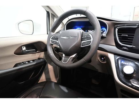 Used 2023 Chrysler Voyager LX FWD image 24