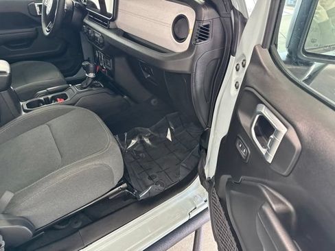 Used 2024 Jeep Wrangler Unlimited AWD/4WD image 35