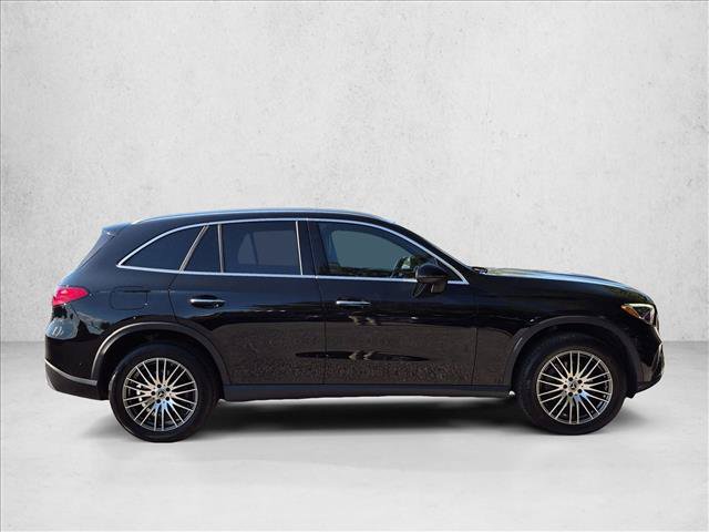 Used 2025 Mercedes-Benz GLC 300 4MATIC image 4