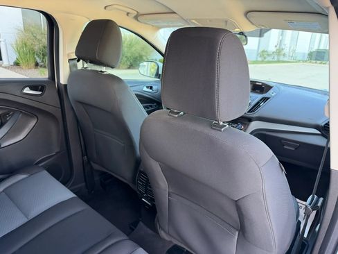 Used 2017 Ford Escape SE w/ SE Cold Weather Package AWD/4WD image 19