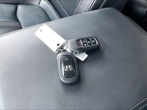 Used 2025 Honda Pilot EX-L image 36