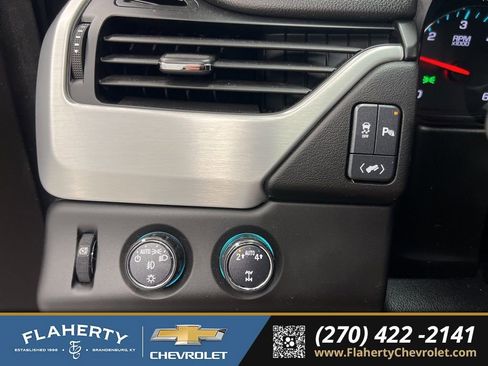 Used 2017 GMC Yukon SLE w/ SLE Value Package image 24