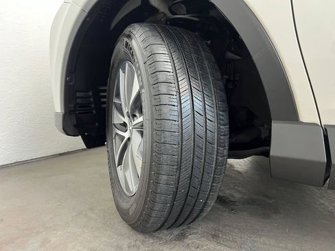 Used 2017 Toyota RAV4 XLE AWD/4WD image 32
