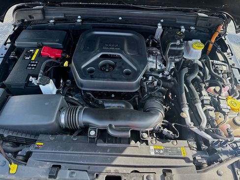 Used 2023 Jeep Wrangler Unlimited AWD/4WD image 33
