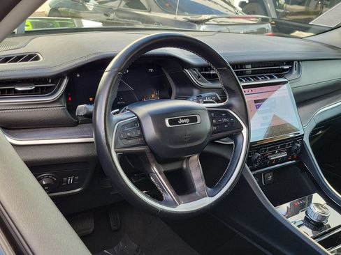 Certified 2022 Jeep Grand Cherokee L Limited AWD/4WD image 3