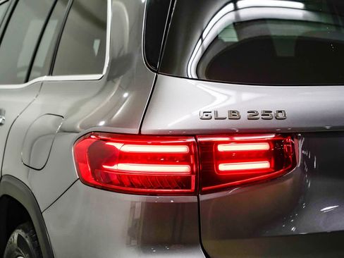 Used 2026 Mercedes-Benz GLB 250 image 9