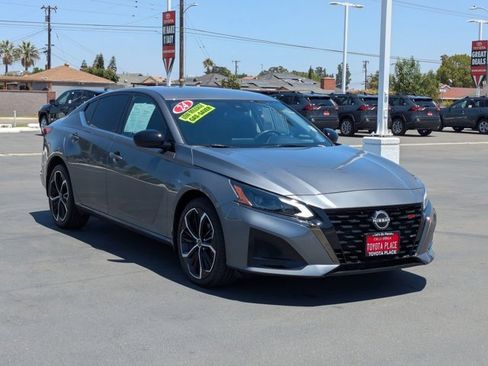 Used 2024 Nissan Altima 2.5 SR image 3