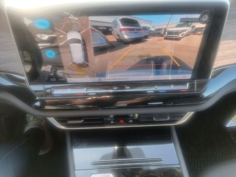 Used 2025 Volkswagen Atlas SEL Premium R-Line image 11