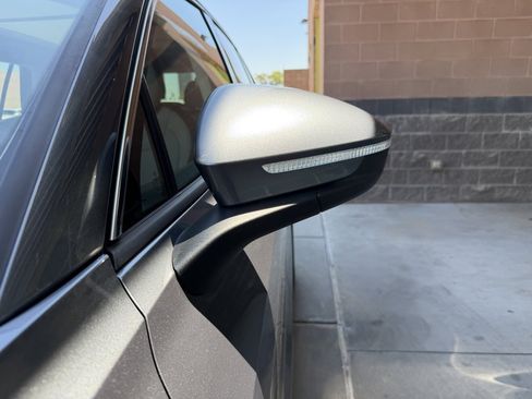Used 2025 Volkswagen Tiguan SE w/ Panoramic Sunroof Package AWD/4WD image 12