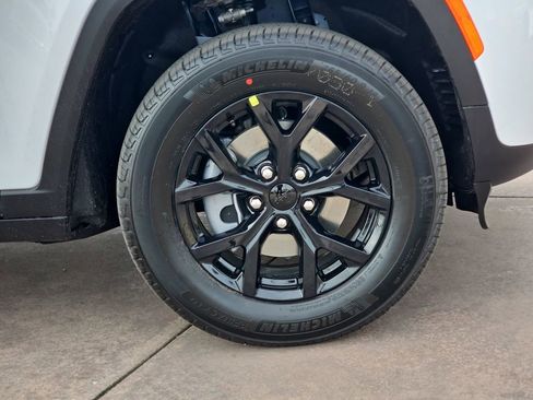 New 2026 Jeep Grand Cherokee Laredo image 40