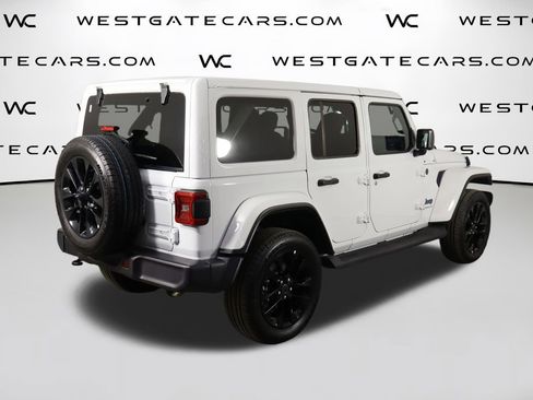 Used 2025 Jeep Wrangler Unlimited Sahara AWD/4WD image 49