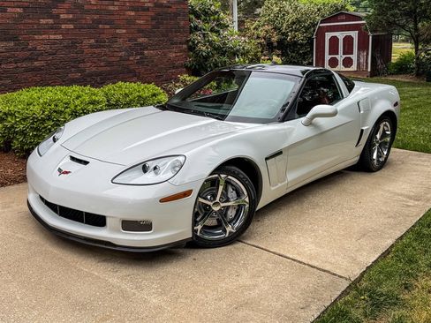 Used 2011 Chevrolet Corvette Grand Sport w/ Preferred Equipment Group RWD image 3
