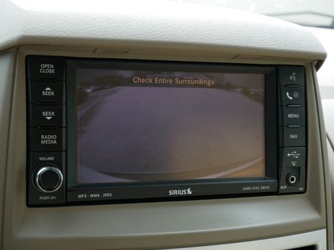 Used 2010 Chrysler Town & Country Limited FWD image 27