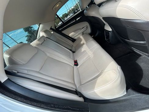 Used 2018 Chrysler 300 Limited RWD image 46