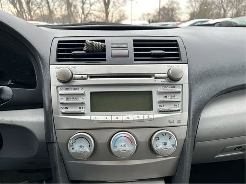 Used 2010 Toyota Camry LE image 23