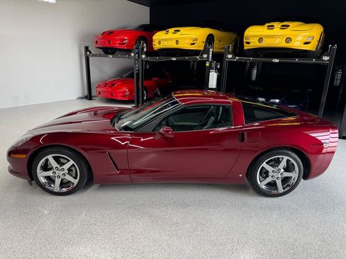 Used 2007 Chevrolet Corvette Coupe w/ Preferred Equipment Group RWD image 9
