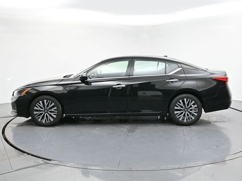 Used 2023 Nissan Altima 2.5 SV FWD image 3