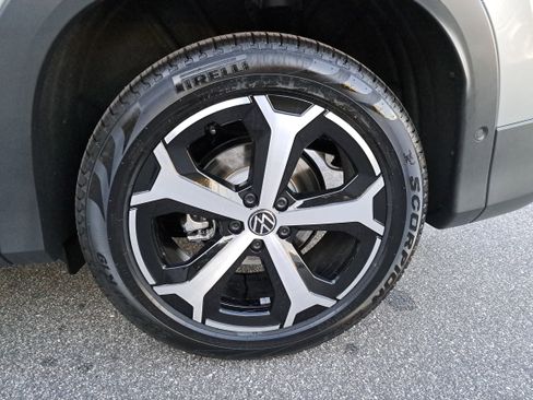 New 2026 Volkswagen Tiguan SE FWD image 30
