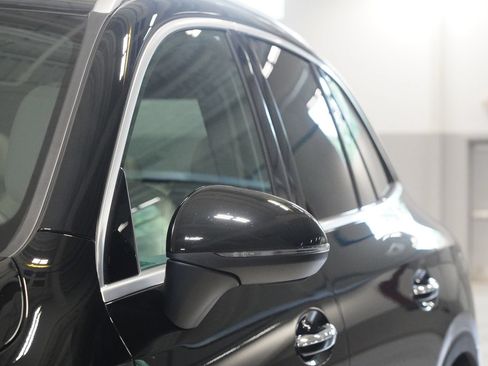 Used 2024 Mercedes-Benz GLC 300 4MATIC image 7