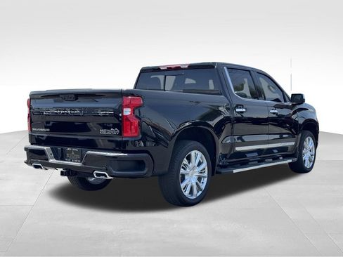 Used 2025 Chevrolet Silverado 1500 High Country w/ High Country Premium Package AWD/4WD image 11