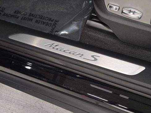 Certified 2026 Porsche Macan S AWD/4WD image 17