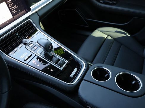 Used 2022 Porsche Panamera 4 Platinum Edition w/ Assistance Package image 24