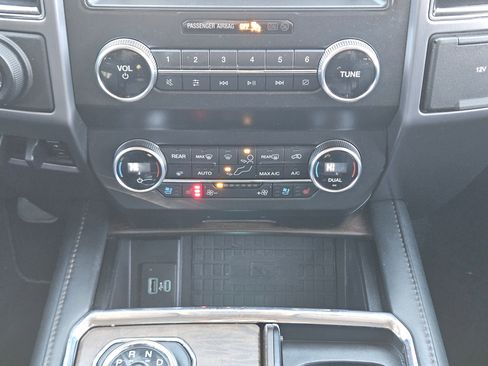 Used 2020 Ford Expedition Max Platinum image 13
