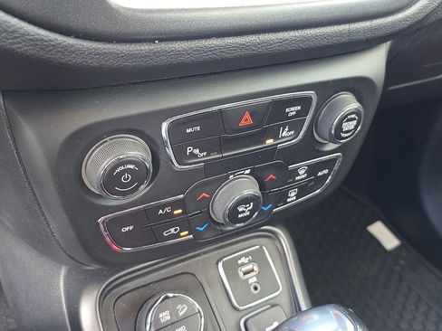 Used 2021 Jeep Compass Trailhawk AWD/4WD image 28