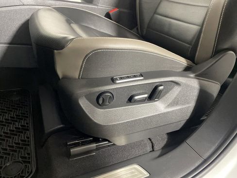 Certified 2023 Volkswagen Atlas SEL Premium AWD/4WD image 9