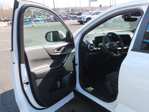 New 2026 Chevrolet Equinox LT w/ Safety and Technology Package image 8