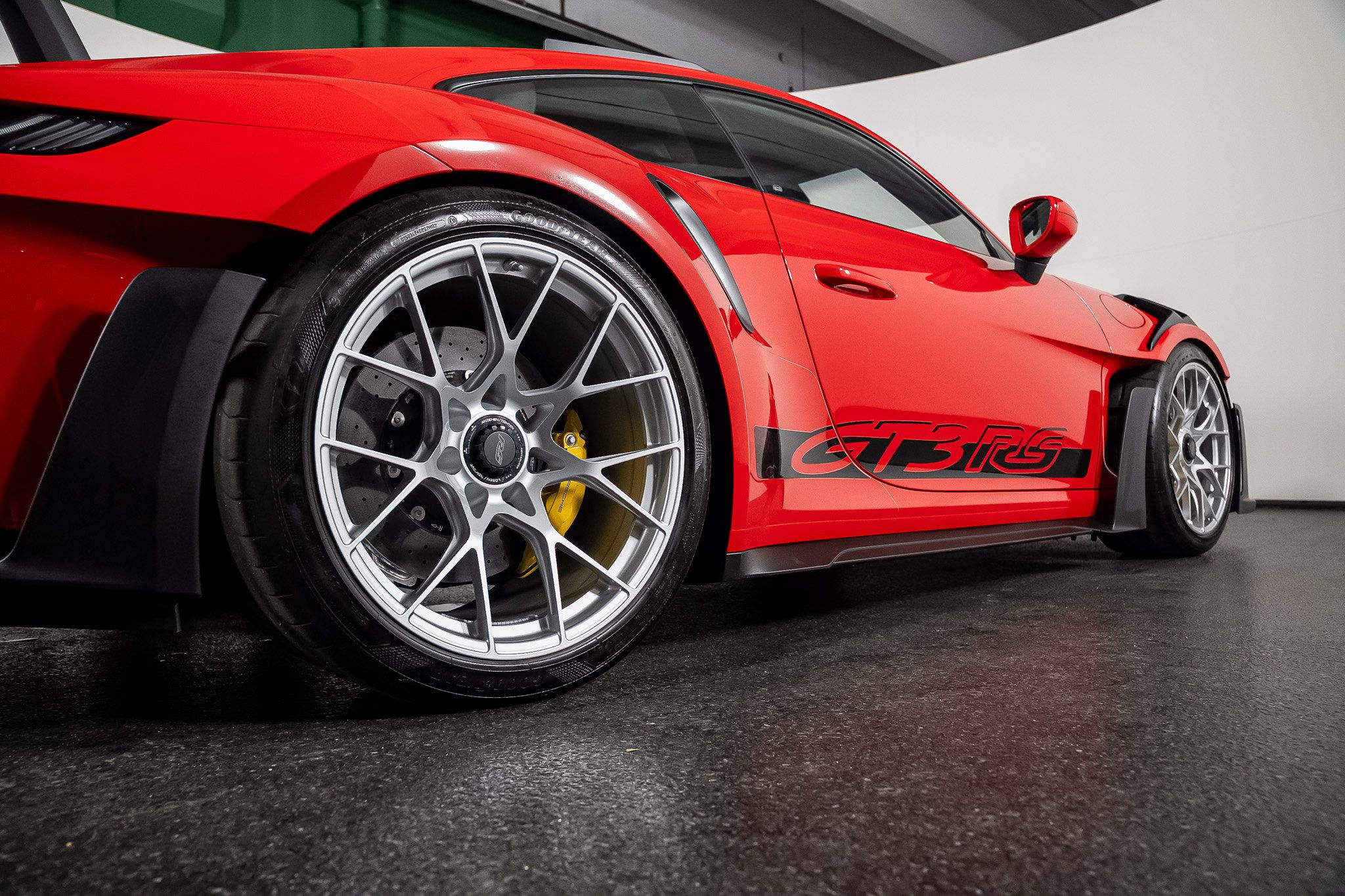 Used 2025 Porsche 911 GT3 RS RWD image 32