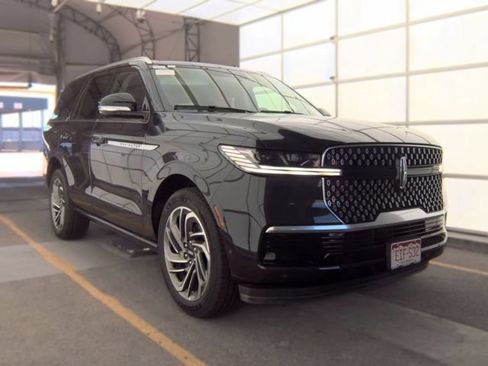 Used 2025 Lincoln Navigator Reserve AWD/4WD image 22