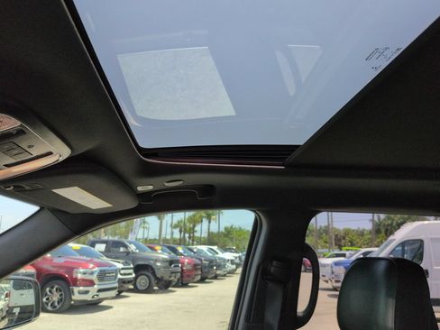 Used 2018 Jeep Grand Cherokee Overland RWD image 21