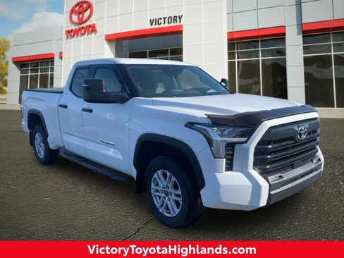 Used 2022 Toyota Tundra SR5 w/ SR5 Convenience Package AWD/4WD image 1