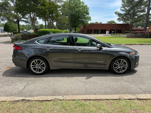 Used 2019 Ford Fusion Titanium FWD image 6