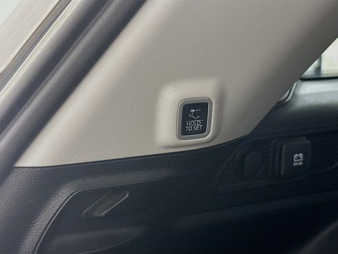 Used 2023 Jeep Grand Cherokee Limited image 32