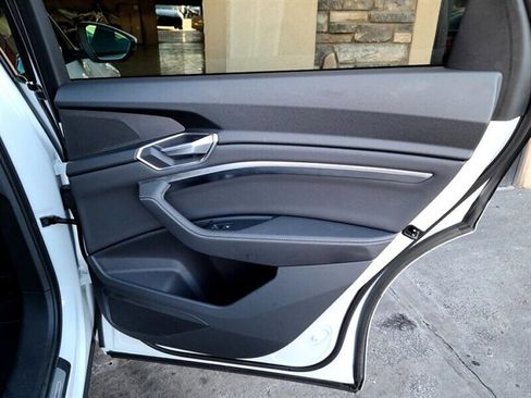 Used 2023 Audi e-tron Premium w/ Convenience Plus Package image 26