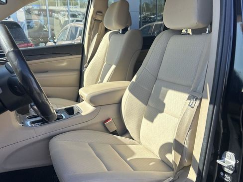 Used 2022 Jeep Grand Cherokee Laredo E w/ Security & Convenience Group image 8