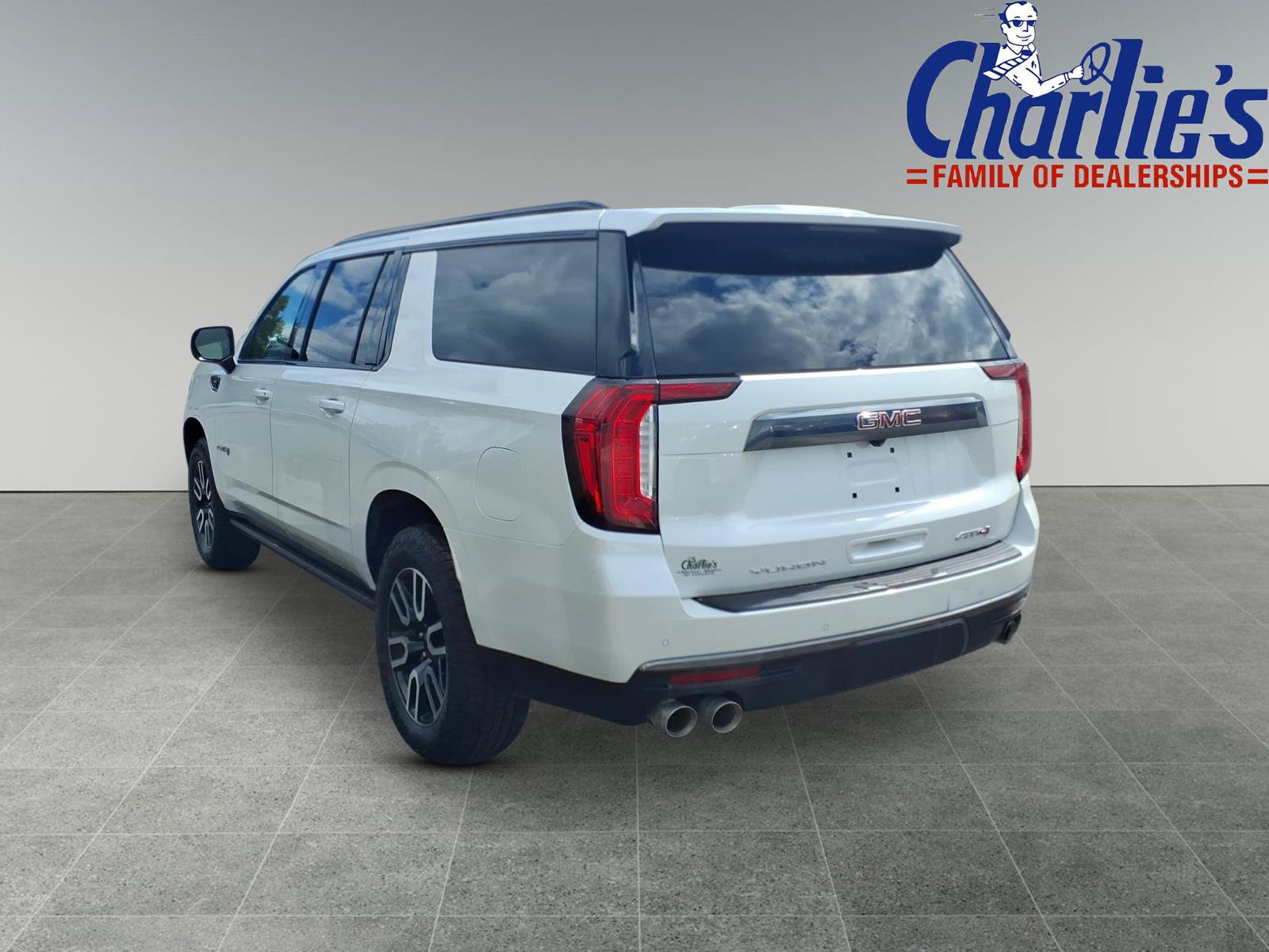 Used 2023 GMC Yukon XL AT4 w/ AT4 Premium Plus Package AWD/4WD image 5