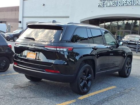 Used 2025 Jeep Grand Cherokee Altitude AWD/4WD image 6