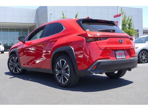 Used 2019 Lexus UX 200 w/ Premium Package FWD image 9