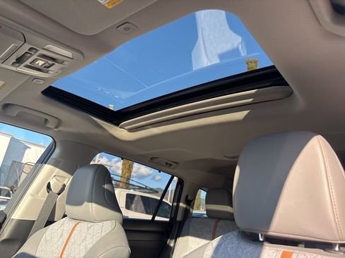 Used 2023 Toyota Highlander Bronze Edition image 5