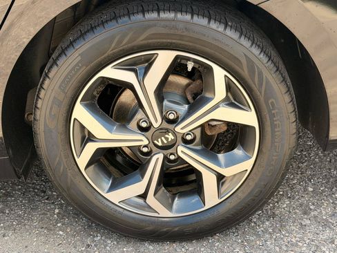Used 2019 Kia Forte LXS FWD image 12