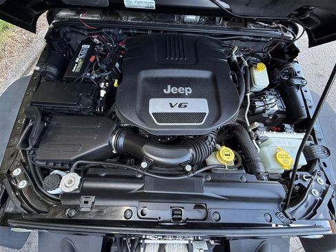 Used 2015 Jeep Wrangler Unlimited Rubicon w/ Dual Top Group AWD/4WD image 69